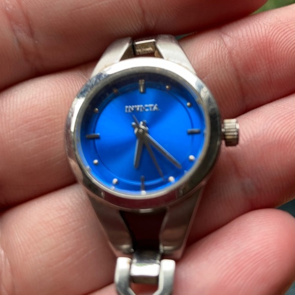 Ladies Invicta watch EUC ♥️ blue face - Picture 7 of 7